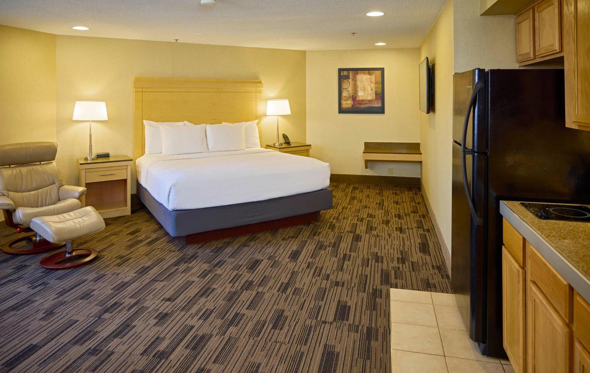 Hotel Livinn Cincinnati North/ Sharonville