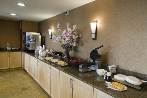 Hotel Livinn Cincinnati North/ 3*